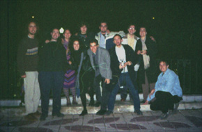 Otra super foto de grupo, junto al r�o Darro (no se ve, pero estaba ah�)